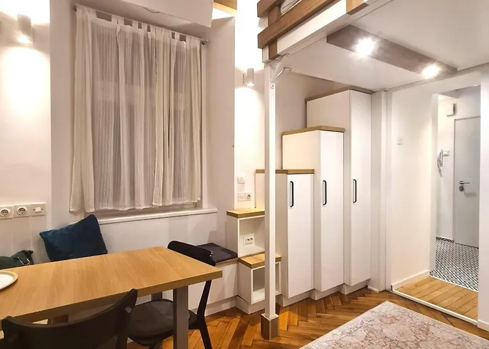 Courtyard Studio City Center