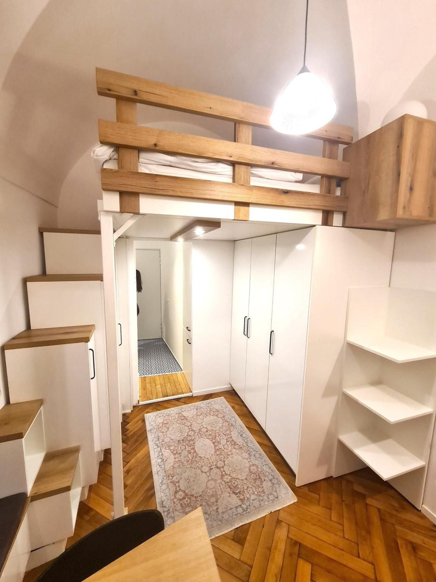 Courtyard Center Apartment